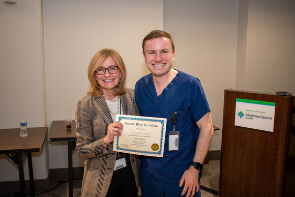 Dr. Manzi presenting an award to a Nephrology Fellow
