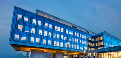 A view of the front of AHN Wexford Hospital with a blue sky behind it.