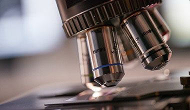 A zoomed in view of a microscope.